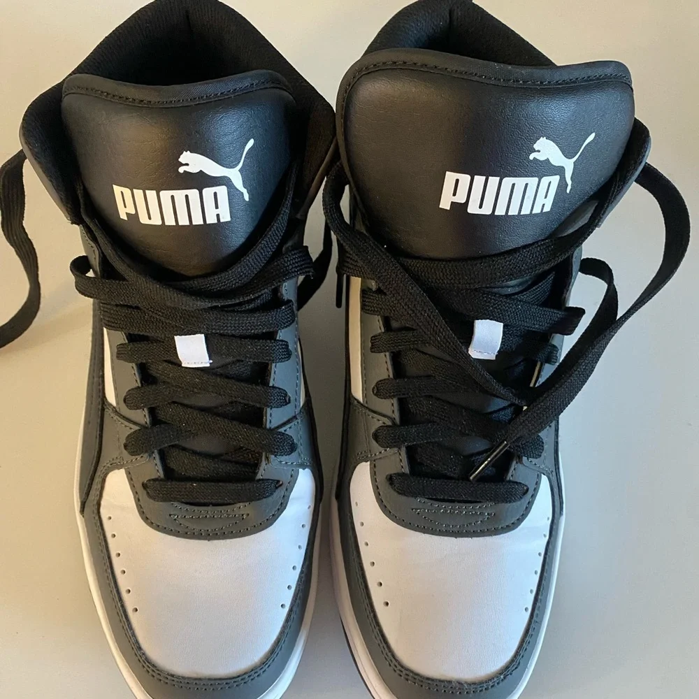 PUMA Black and Gray Sneakers - Picture 1 of 8